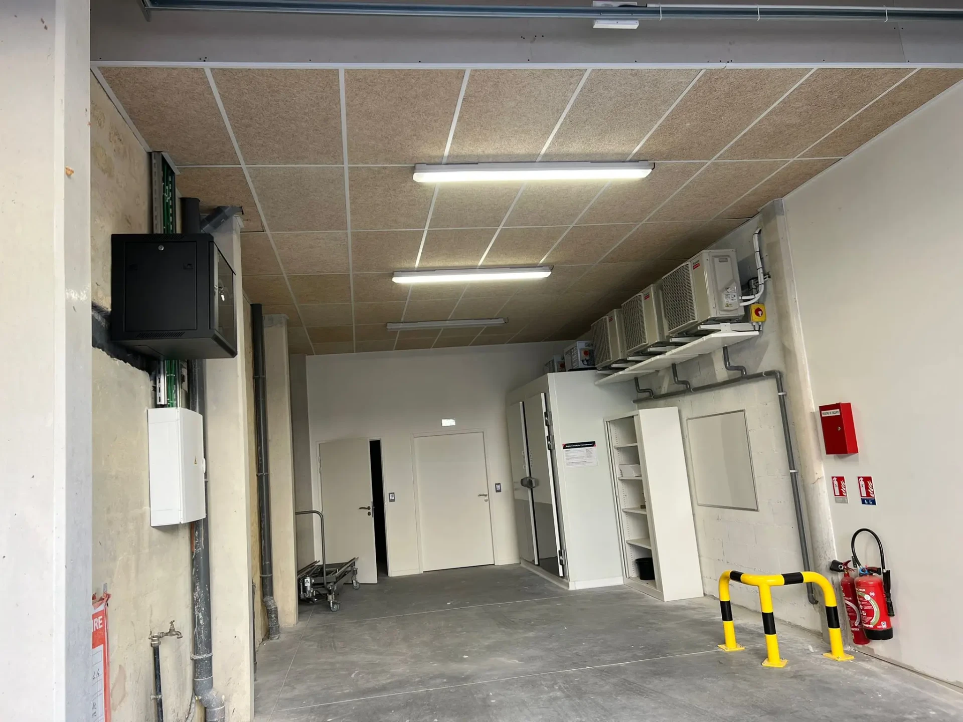 faux-plafond-dalles-technique-local-professionnel-bordeaux